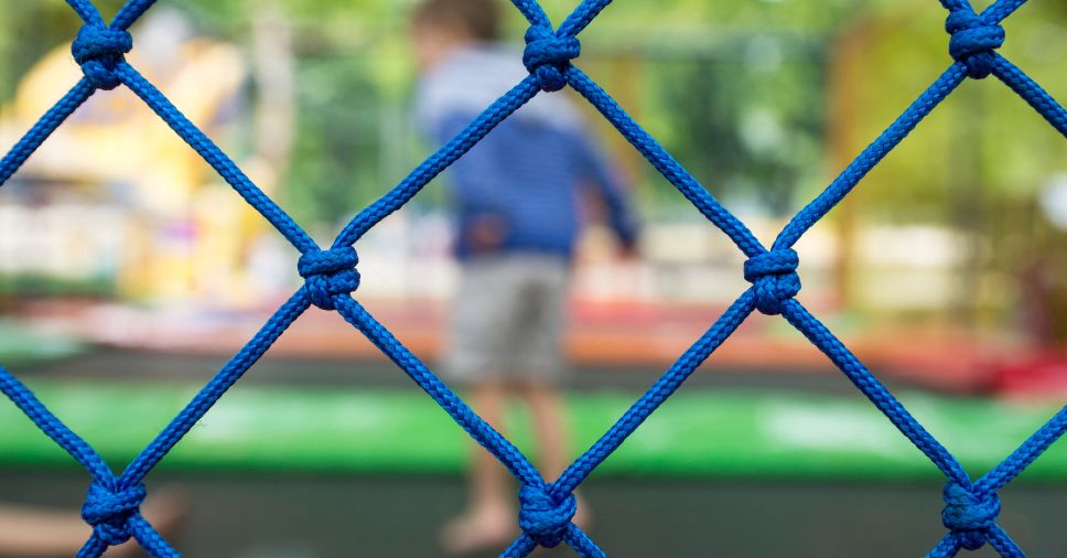 Proteger as crianças: veja os locais em que as redes de proteção podem ajudar!